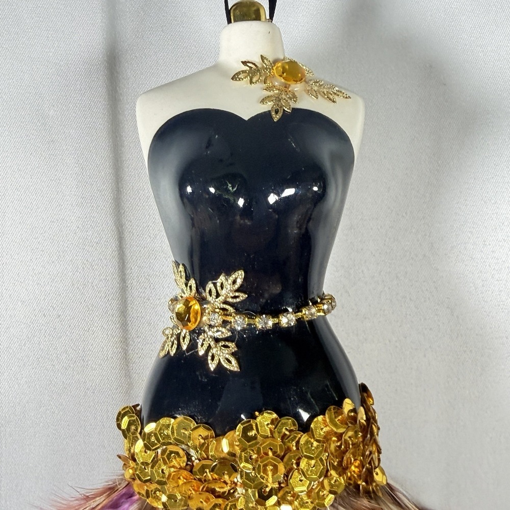 Vintage Feather Dress Form Mannequin Ornament Wall Hanging Unique Creations SF - Picture 4 of 15